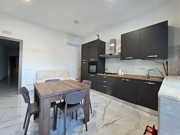Appartamento trilocale in vendita in Via Fiume, Catanzaro