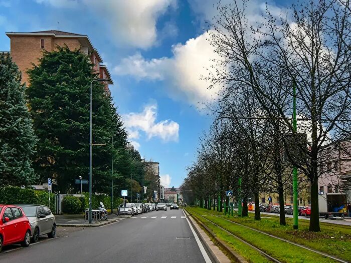 Appartamento trilocale in vendita in Via Medeghino, Milano