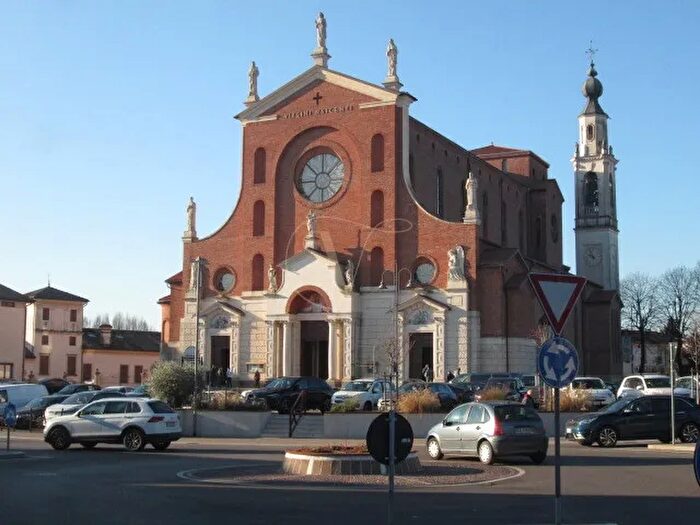 Casa con 7 locali in vendita in Piazza Monza, Dueville