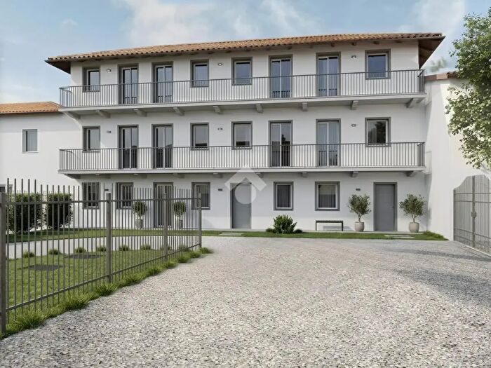 Appartamento con 5 locali in vendita in Via Sommeiller, Osasco