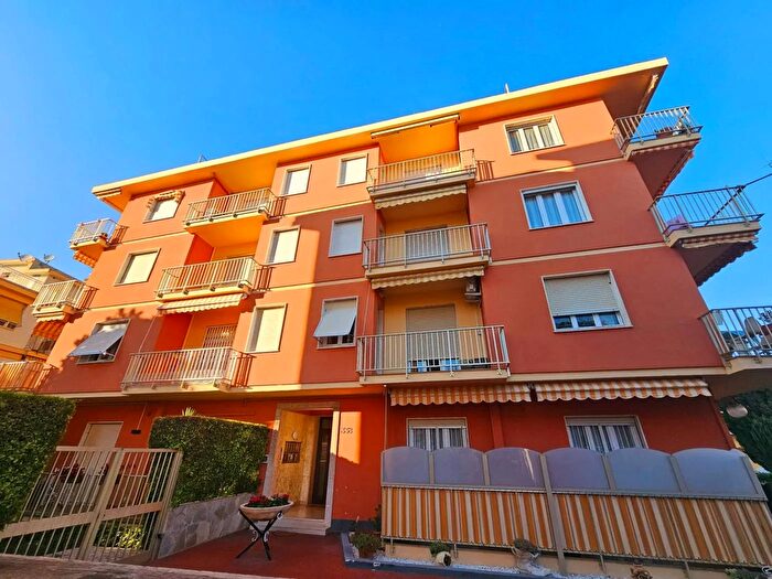 Appartamento trilocale in vendita in Via Vittorio Emanuele II Bordighera, Bordighera