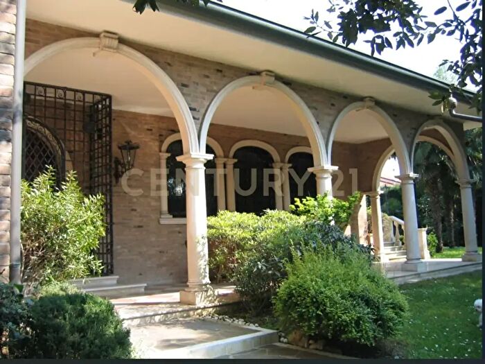 Casa con 17 locali in vendita in Via Capriccio, Stra