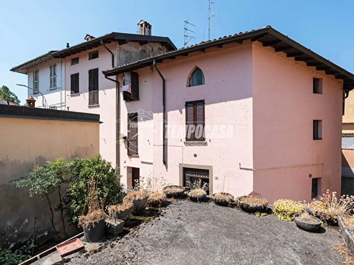 Appartamento quadrilocale in vendita in Vicolo Fiume, Oggiono