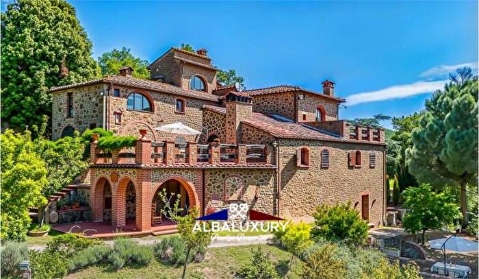 Casa con 6 locali in vendita in Via Grassi, Sinalunga