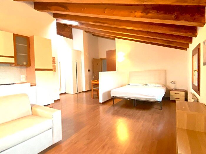 Appartamento monolocale in affitto in Via Mezzavia, Terradura, Due Carrare