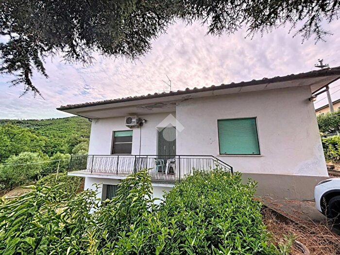 Casa quadrilocale in vendita in Via delle Vigne, Vicopisano