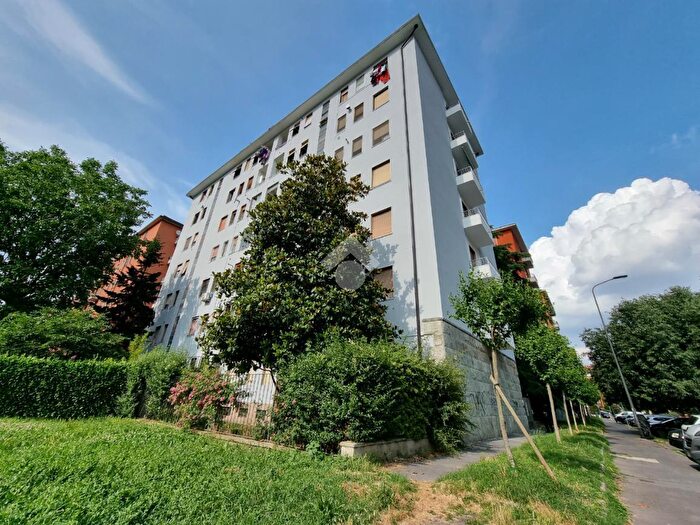 Appartamento trilocale in vendita in Via Sella Nuova, Milano