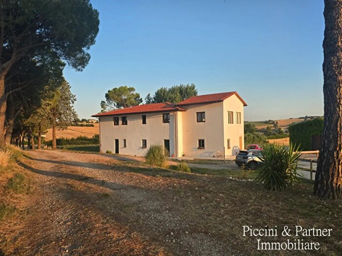 Casa con 12 locali in vendita in Strada Settevalli, Marsciano
