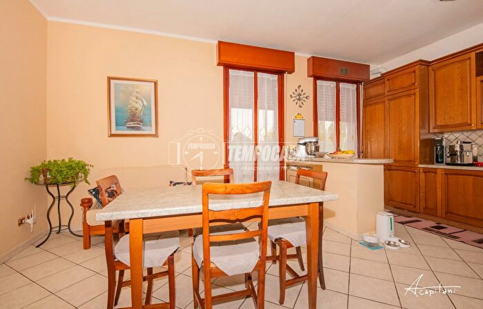 Appartamento quadrilocale in vendita in Via Fratelli Rosselli, Modena