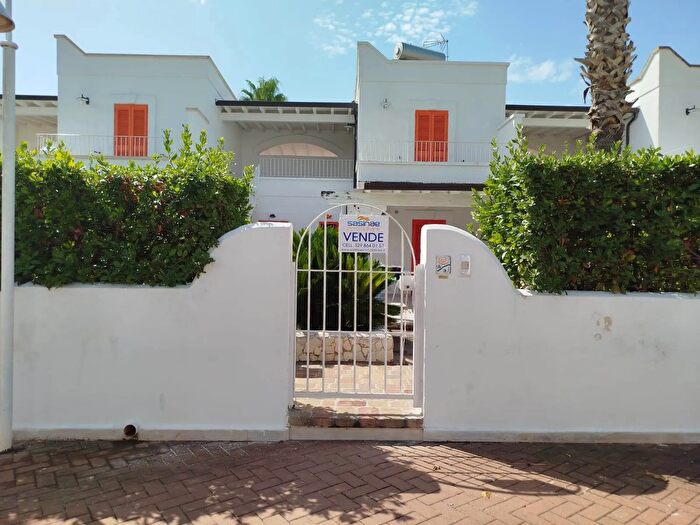 Casa con 10 locali in vendita in Villaggio Chiusurelle Sp Porto Cesareo, Porto Cesareo