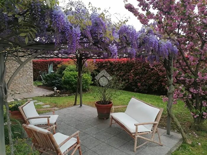 Casa con 6 locali in vendita in Via Giovanni Pascoli, Bagnatica