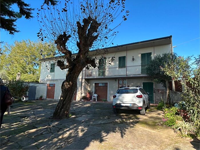 Casa con 7 locali in vendita in Peccioli