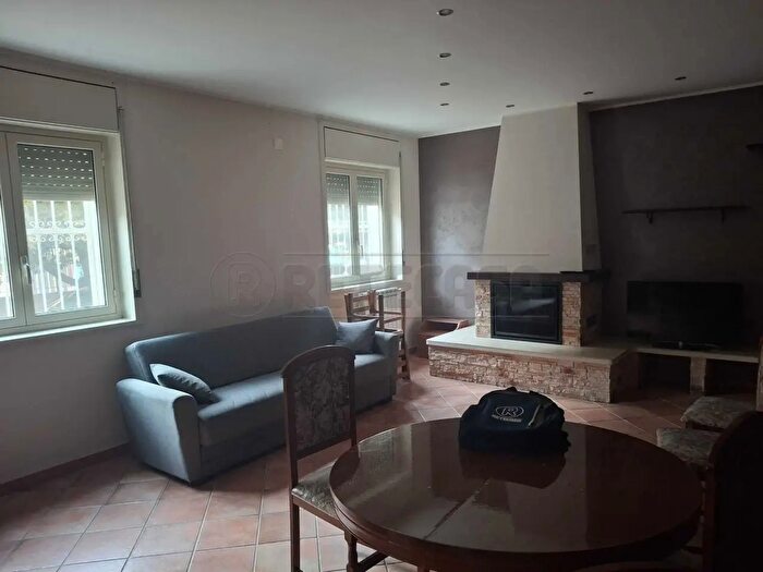 Appartamento con 6 locali in vendita in Piazza delle Dolomiti, Siracusa