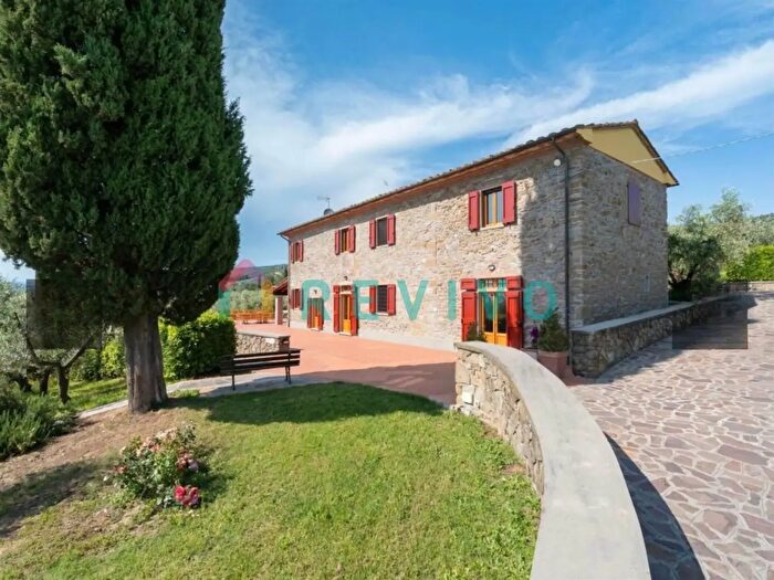 Casa con 12 locali in vendita in Vinci