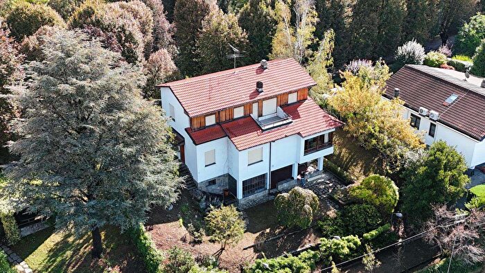Casa con 10 locali in vendita in Viale del Castello, Reano
