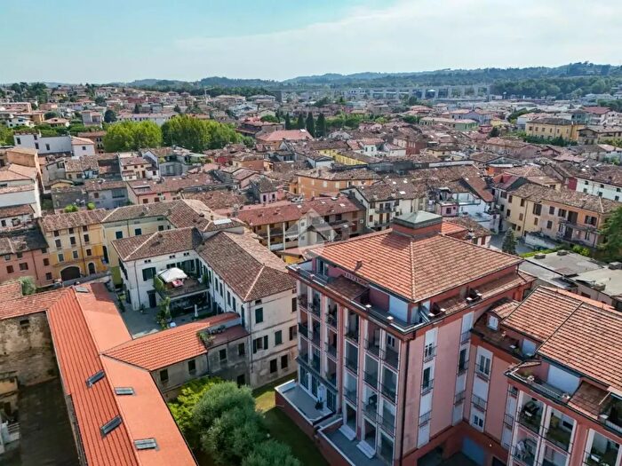 Case in Vendita e in Affitto - 2