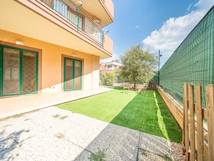 Appartamento trilocale in vendita in Via Cagnano Amiterno, Roma