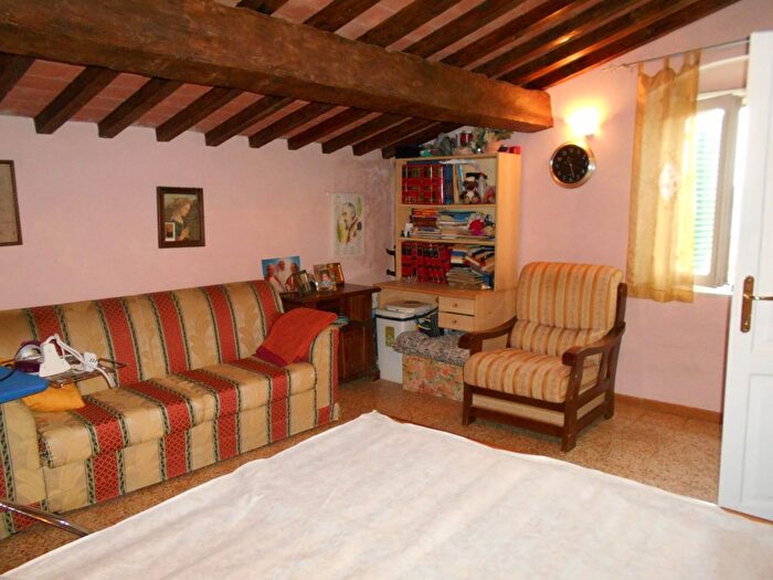 Appartamento con 5 locali in vendita in Collesalvetti