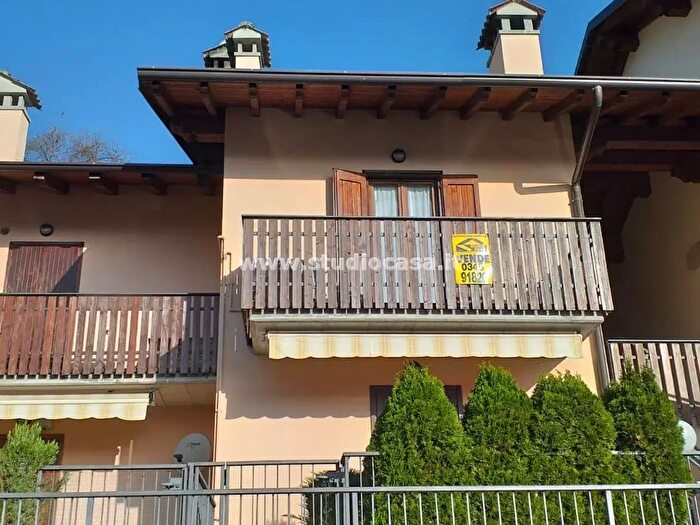 Appartamento bilocale in vendita in Via Fratelli Gamba, Dossena