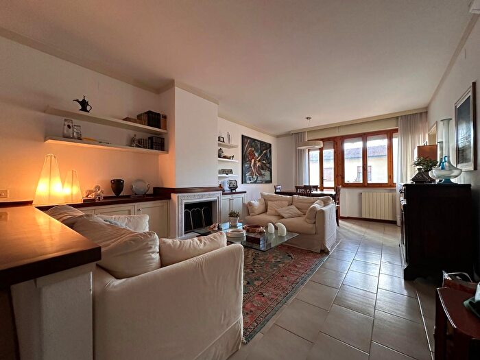 Appartamento con 7 locali in vendita in Ponsacco