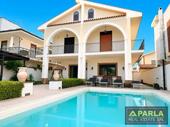Casa con 6 locali in vendita in Augusta
