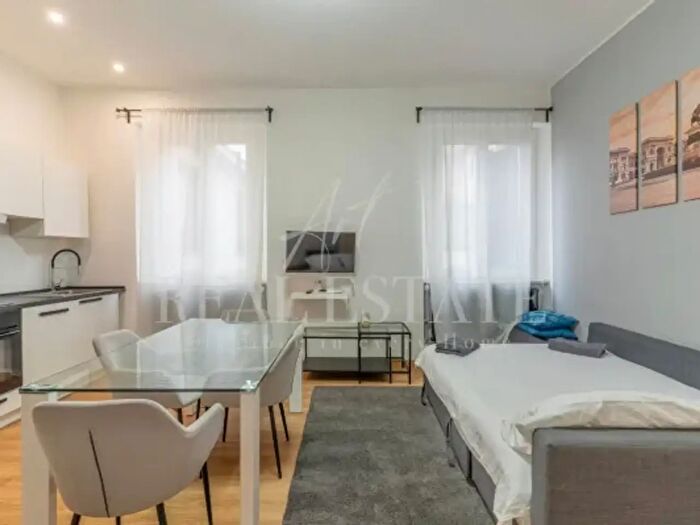 Appartamento bilocale in affitto in Via dei Piatti, Milano