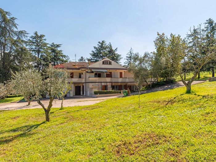 Appartamento quadrilocale in affitto in Via Fosso della Castelluccia, Castel di Leva, Roma