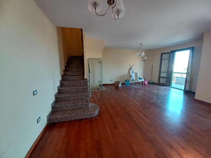 Casa con 8 locali in vendita in Empoli