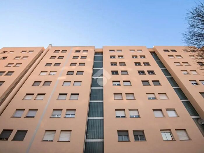 Appartamento trilocale in affitto in Via S Dionigi, Milano