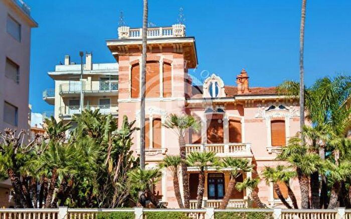 Casa con 6 locali in vendita in Taggia