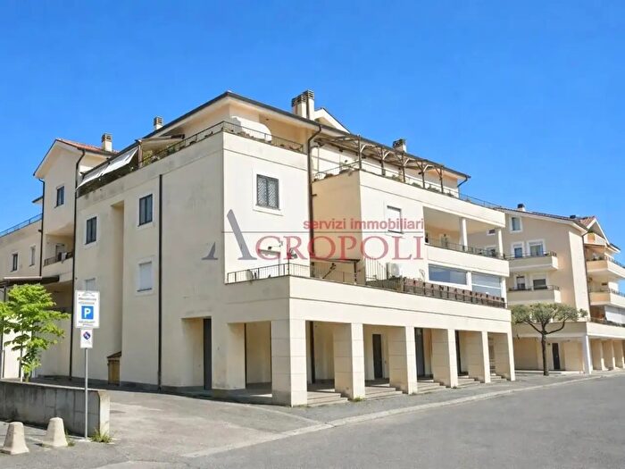 Appartamento con 5 locali in vendita in Via Valletti, Bracciano