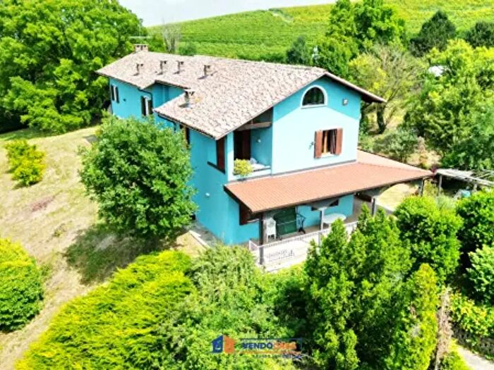 Casa con 6 locali in vendita in Strada Castello Burio, Costigliole DAsti