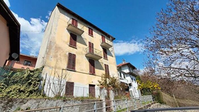 Casa con 6 locali in vendita in Via Ricciano, Casale Corte Cerro