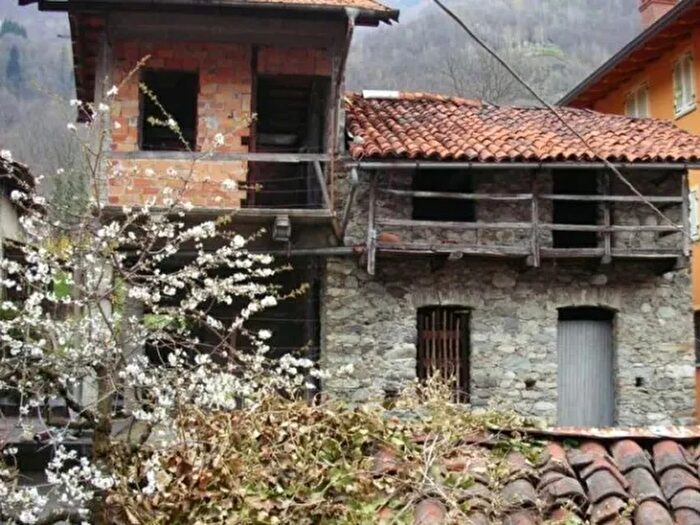 Casa con 7 locali in vendita in Valmaggia Varallo Cellio con Breia Vercelli Piemonte Italia, Varallo