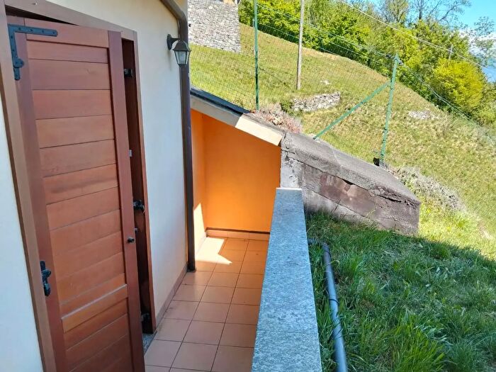 Appartamento trilocale in affitto in Frazione Marsan, Nus