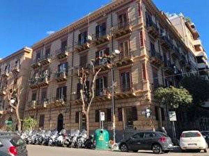 Appartamento trilocale in affitto in Via Settembre, Politeama Ruggiero Settimo, Palermo