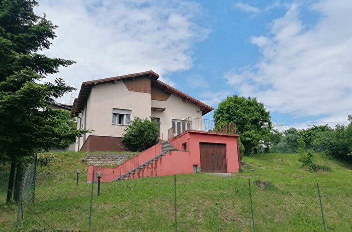 Casa trilocale in vendita in Via Belvedere, Civate