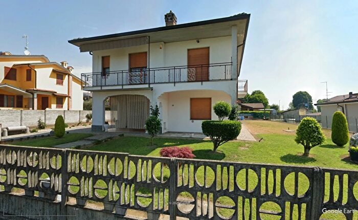 Casa con 5 locali in vendita in Pandino