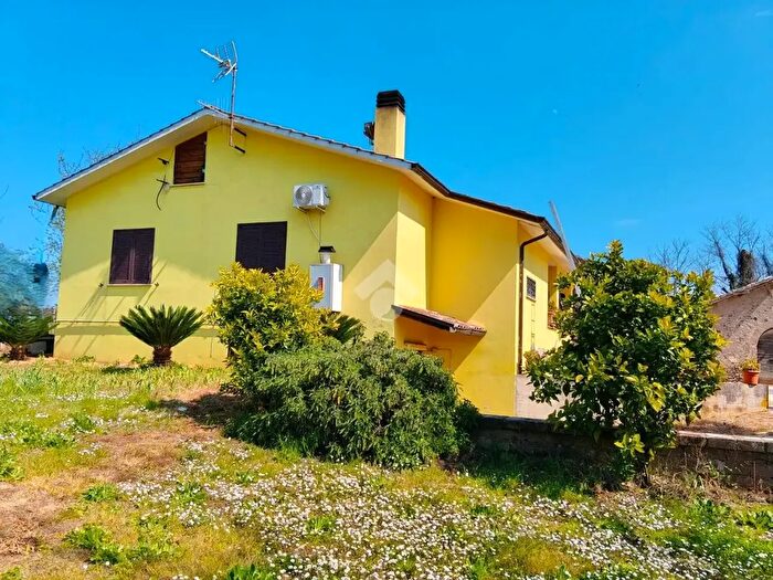 Casa quadrilocale in vendita in Via Marco Polo, Lariano