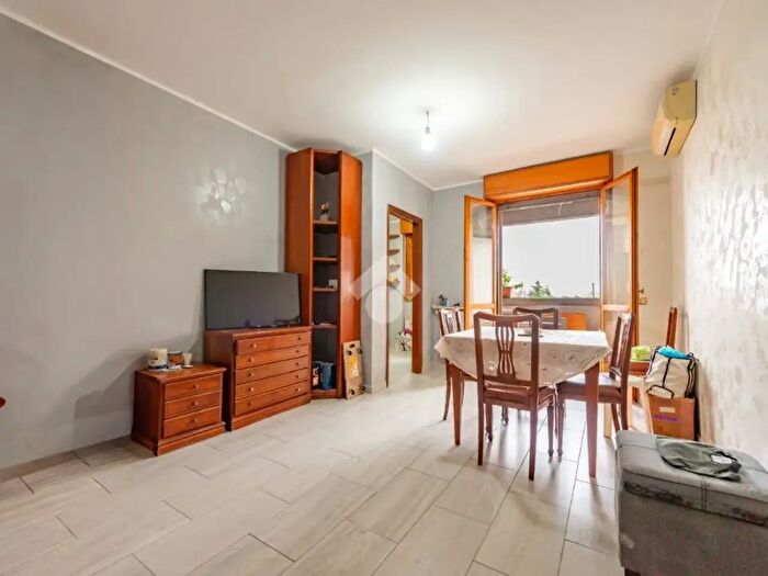 Appartamento trilocale in vendita in Viale Gino Cervi, Roma