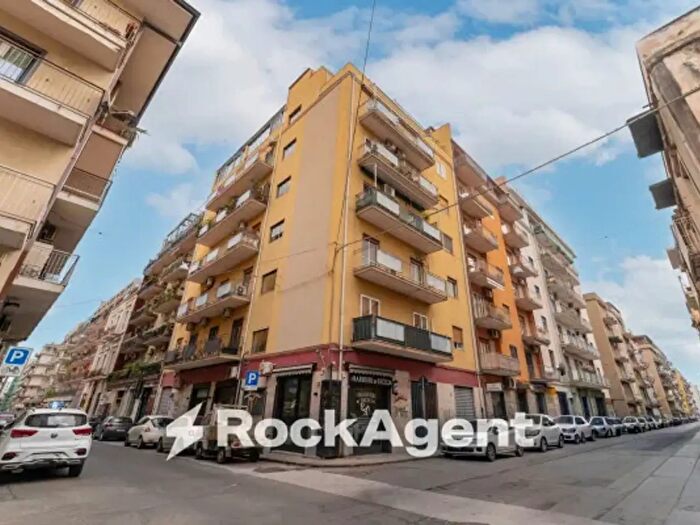 Appartamento con 5 locali in vendita in Via Vittorio Emanuele Orlando, Catania