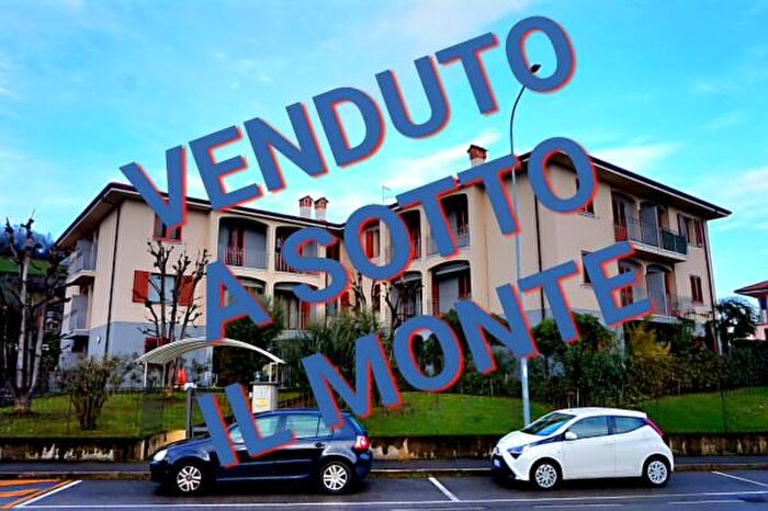 Appartamento trilocale in vendita in Via Fornace, Sotto Il Monte Giovanni Xxiii