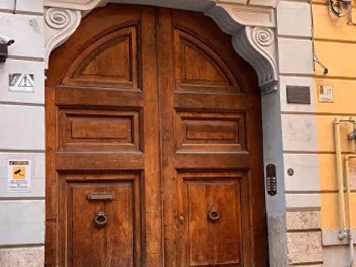 Appartamento con 6 locali in vendita in Via Bernardo Tanucci, Caserta