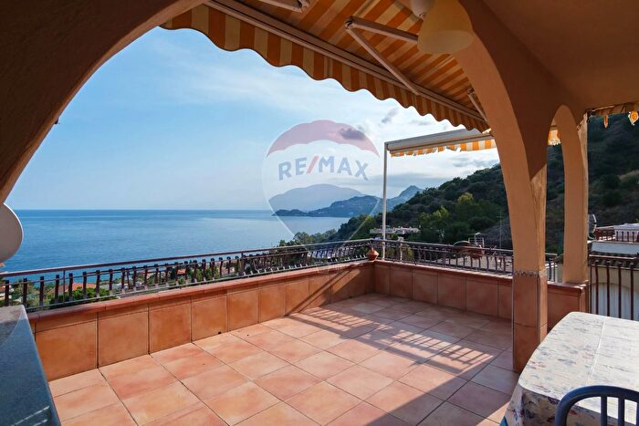 Appartamento con 5 locali in vendita in Contrada Sillemi, Letojanni