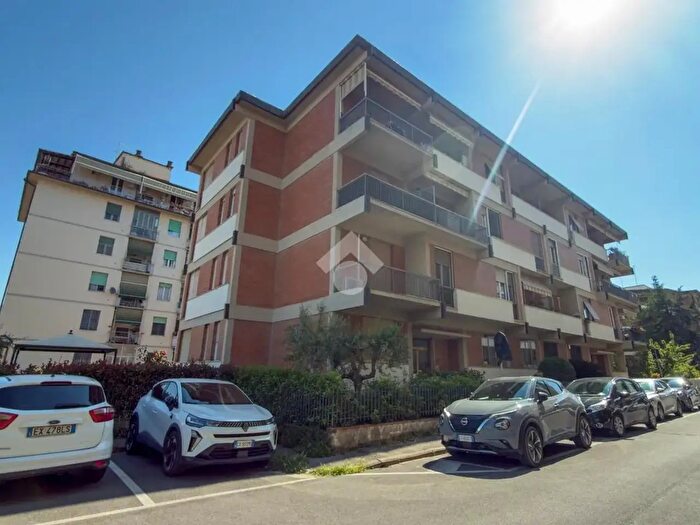 Appartamento trilocale in vendita in Via Vittorio Emanuele Orlando, Scandicci