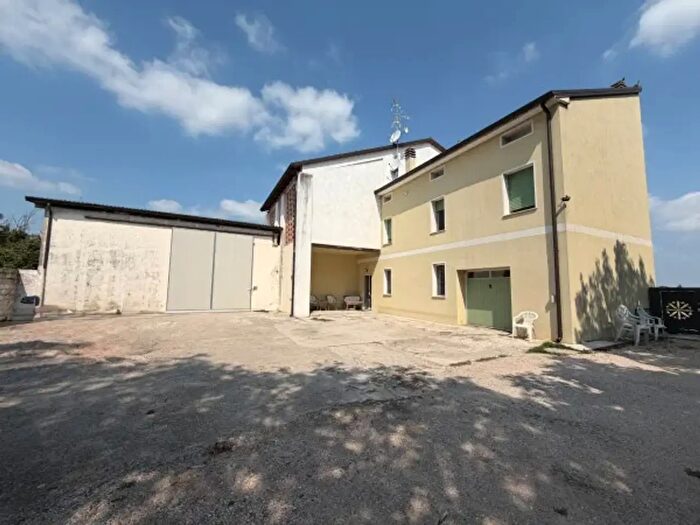 Casa con 6 locali in vendita in Piazza della Repubblica, Concordia Sulla Secchia