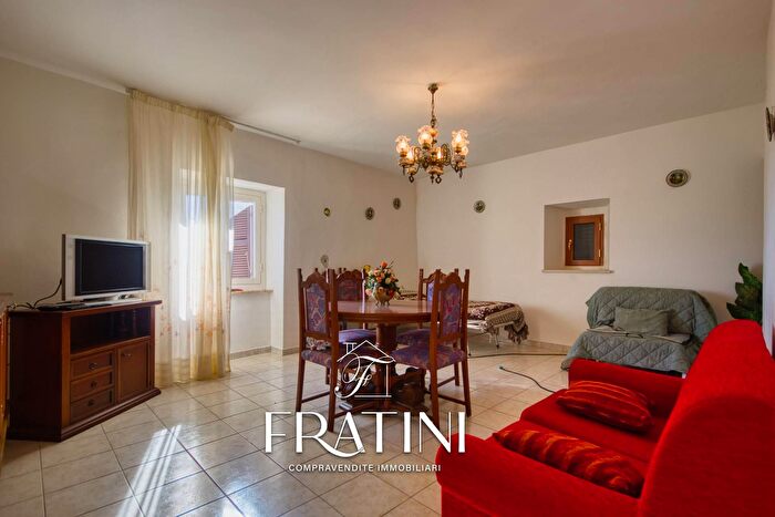 Casa con 6 locali in vendita in Fucignano, Civitella Del Tronto