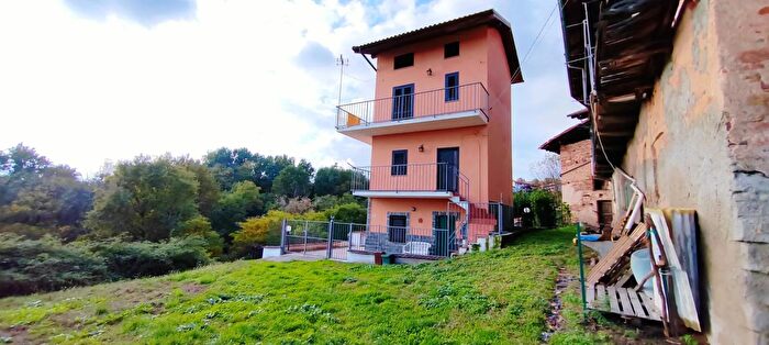 Casa quadrilocale in vendita in Frazione Mercandetti Masserano, Masserano