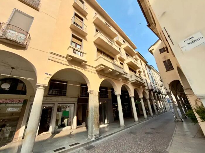 Appartamento trilocale in vendita in Via Fratelli Rosselli, Novara