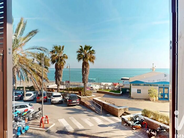 Appartamento con 6 locali in vendita in Piazza Matteotti, Cogoleto